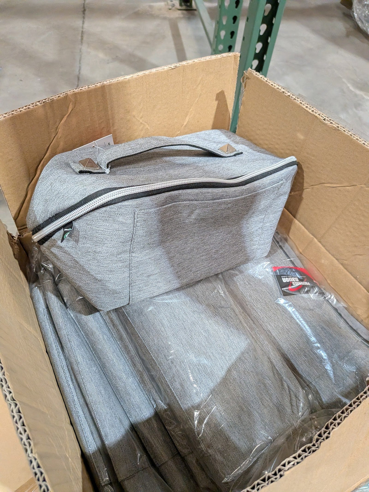 Mixed luggage and backpacks wholesale pallets
